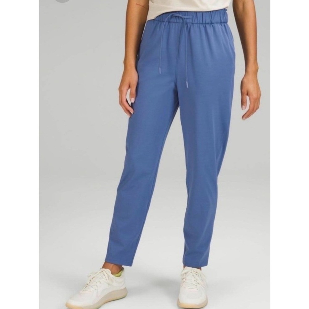 Lululemon Keep Moving High-Rise Pant Blue Smocked Waist Tapered Trousers Size 0